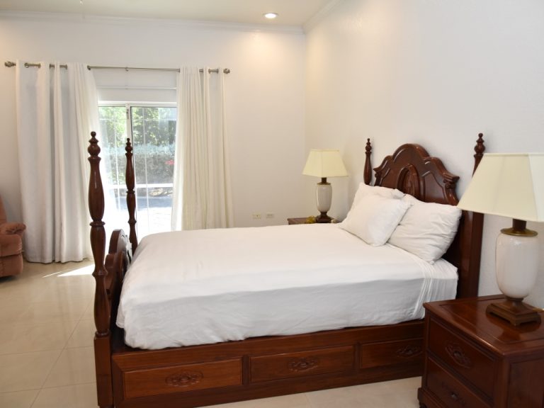 7 Mile Corridor Family Home w/ Pool & Garage - Bedroom