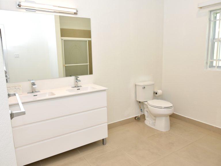 7 Mile Corridor Family Home w/ Pool & Garage - Bathroom