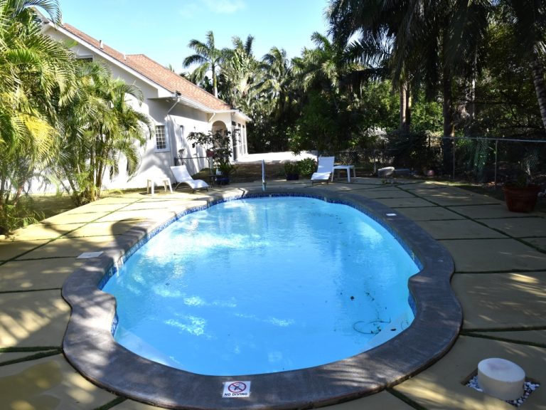 7 Mile Corridor Family Home w/ Pool & Garage - Pool