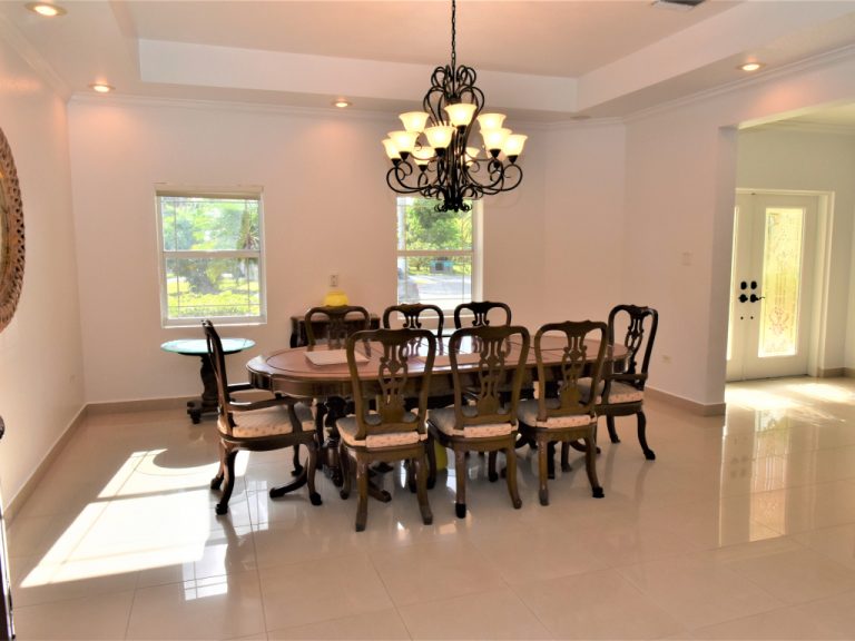 7 Mile Corridor Family Home w/ Pool & Garage - Dining Room