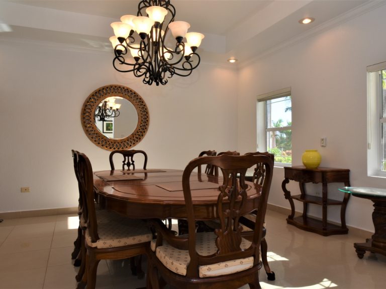 7 Mile Corridor Family Home w/ Pool & Garage - Dining Room