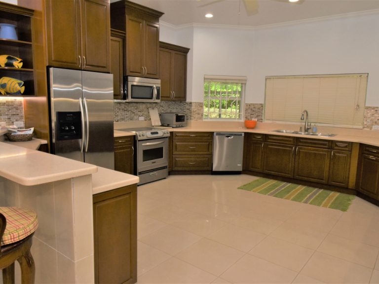 7 Mile Corridor Family Home w/ Pool & Garage - Kitchen