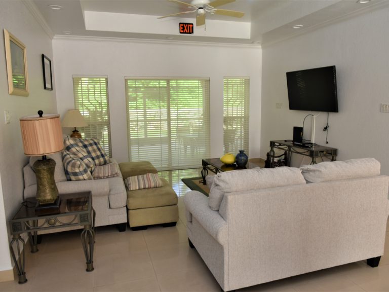 7 Mile Corridor Family Home w/ Pool & Garage - Living Room