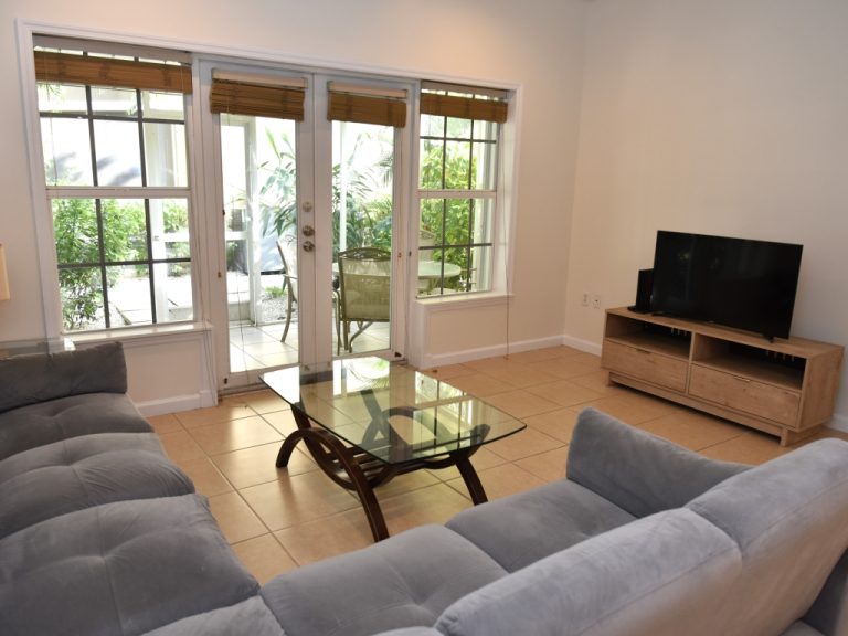 Coco Retreat 2 Bed 2.5 Bath - Living Room Conservatory