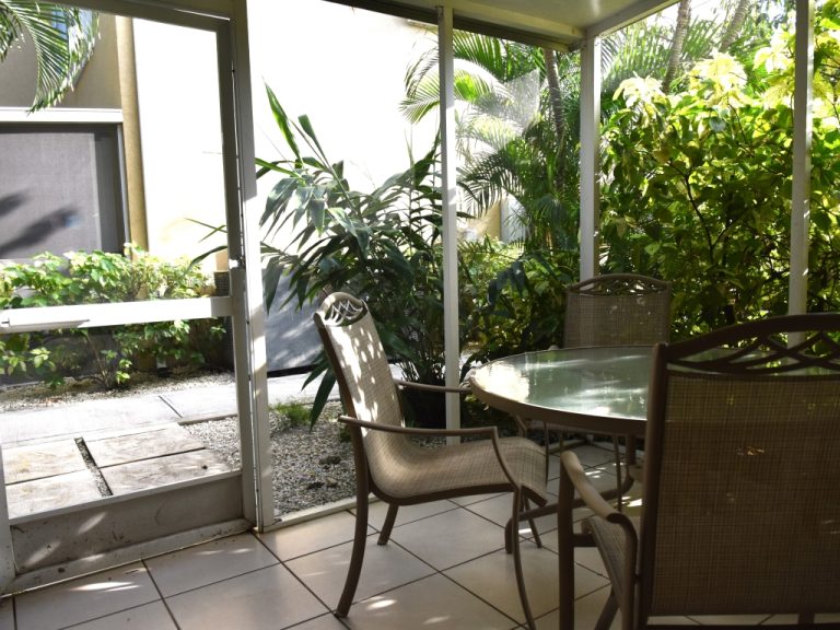 Coco Retreat 2 Bed 2.5 Bath - Conservatory