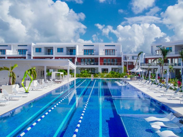 Arvia - Pool