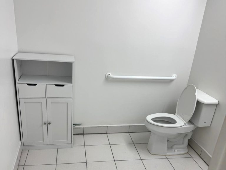 Prime Ground Floor Commercial Space - Bathroom
