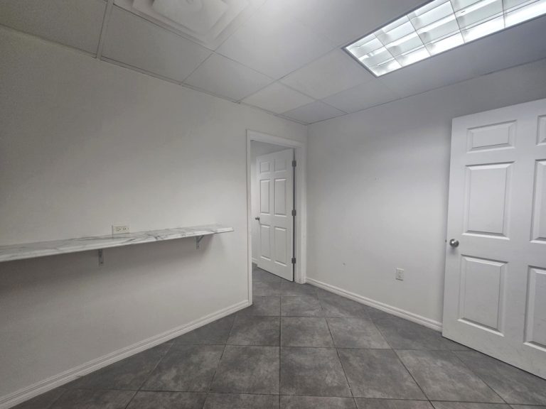 Prime Ground Floor Commercial Space - Hallway
