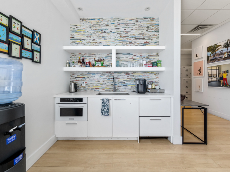 Whitehall House - Kitchenette
