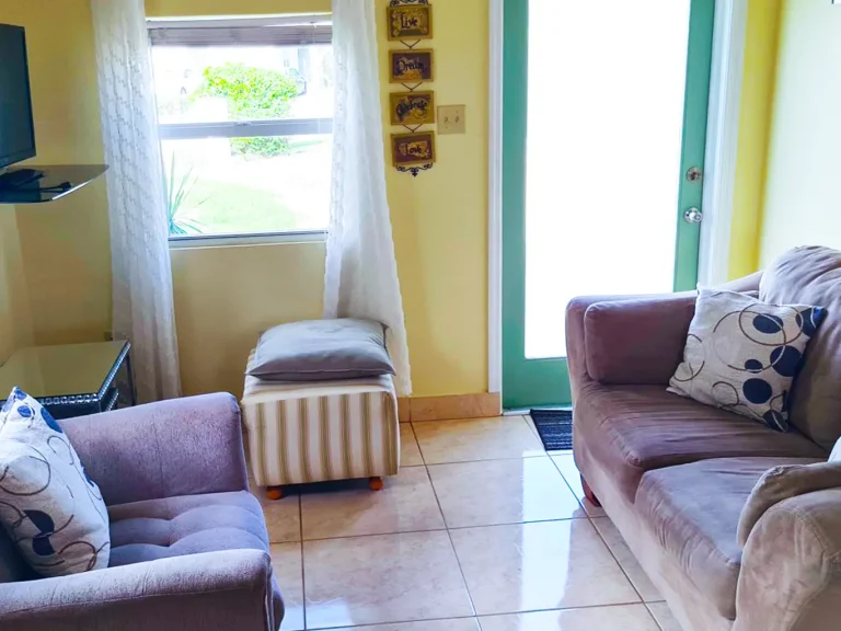 Cute & Cozy 1 Bed 1 Bath Standalone House - 269 - Backdoor