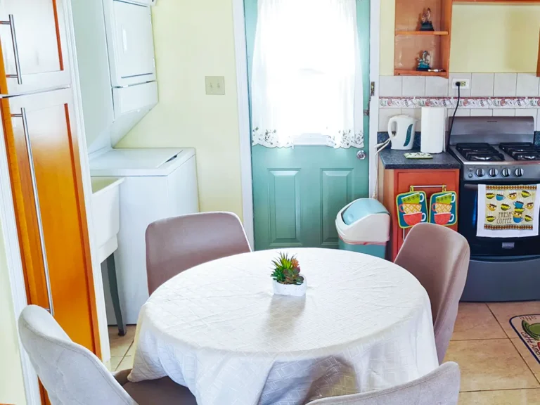 Cute & Cozy 1 Bed 1 Bath Standalone House - 269 - Dining & Door
